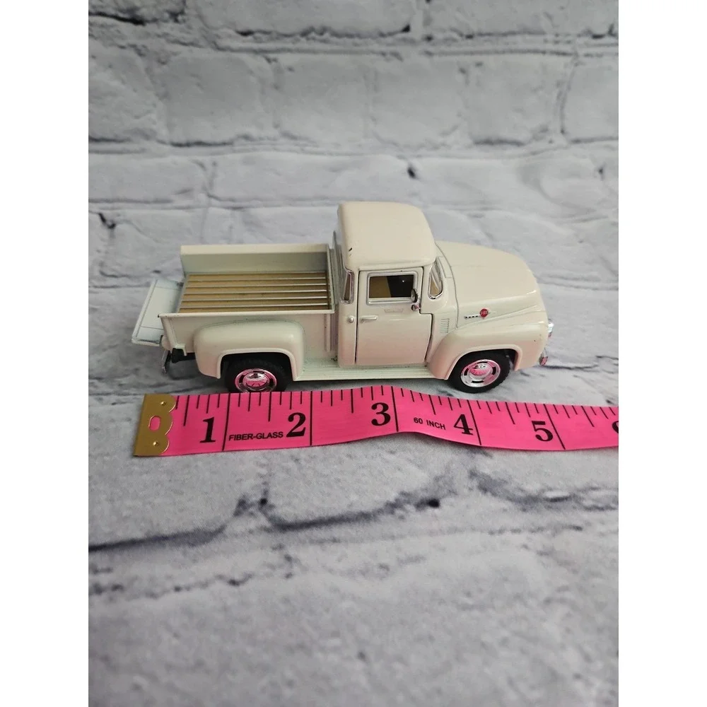 Lot of 3 Kinsmart Diecast Model Cars 1953 Ford F100 Jeep Wrangler VW Beetle